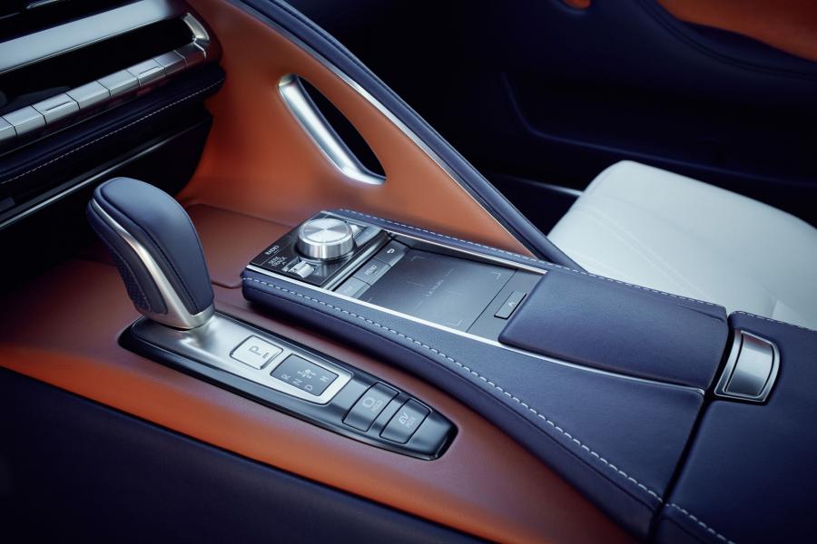  Lexus LC500h 2016 года  (EU) (фото 40 из 79)